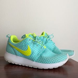 Women’s Nike Roshe Sneakers